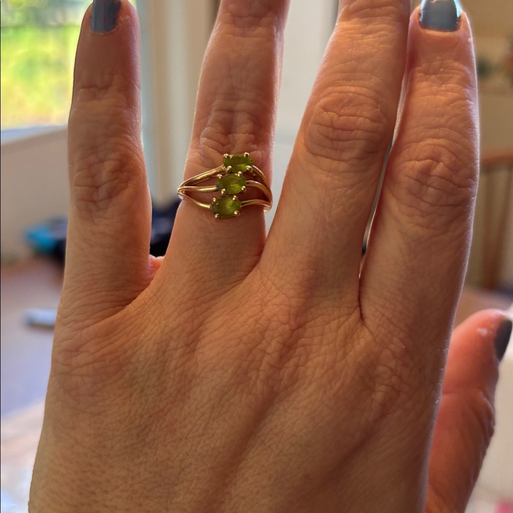 14K Yellow Gold 3 Stone Peridot Gemstone Ring Size 6